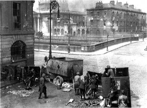 Free State troops fire on the Four Courts with an 18 pounder gun. 