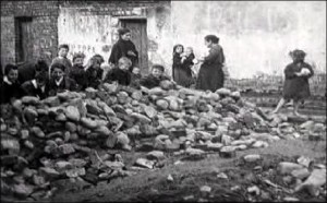 Belfast children build a barricade the 1920s