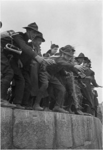 Fianna members unload the Mauser rifles from the Asgard.