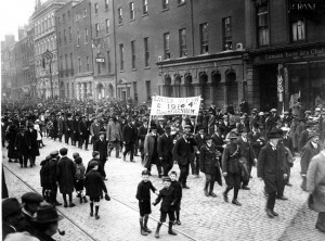 The IRA parades in Dublin at Easter 1922. (picture courtesy of the Irish Volunteer website).